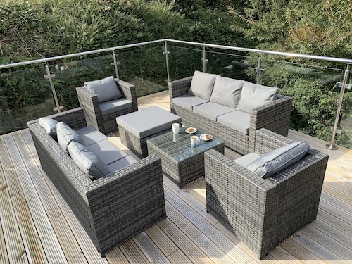 Spacious Ty Adeiladwr Cwch, with stunning mountain views near Red Wharf Bay