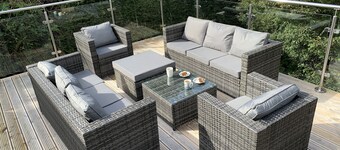 Spacious Ty Adeiladwr Cwch, with stunning mountain views near Red Wharf Bay