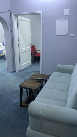 Family Apartment, 2 Bedrooms | Living area | 32-cm flat-screen TV with satellite channels, heated floors - Lina hotel (Madinah)