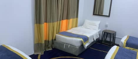 Quadruple Family Room | ห้องน้ำ | ฝักบัว, เรนชาวเวอร์, ของใช้ในห้องน้ำฟรี, โถสุขภัณฑ์แบบบิเดท์