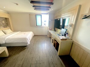 Desk, laptop workspace, soundproofing, free WiFi - Equus Motel (Jincheon)