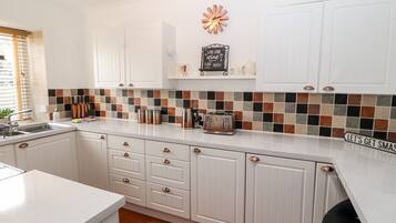 Ferienhaus | Eigene Küche | Kühlschrank, Wasserkocher, Toaster, Kochgeschirr/Geschirr/Besteck