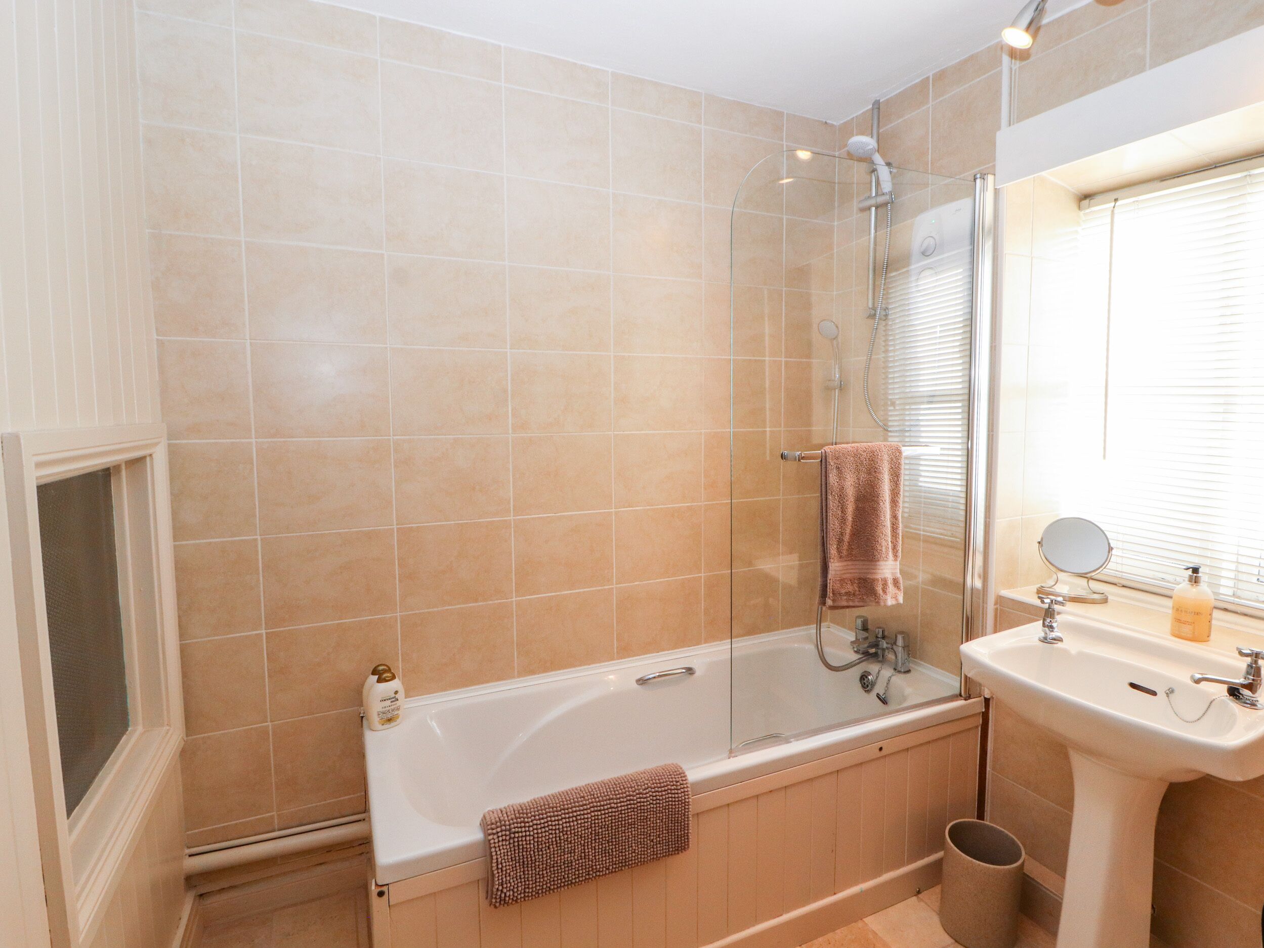 Buồng tắm vòi sen 