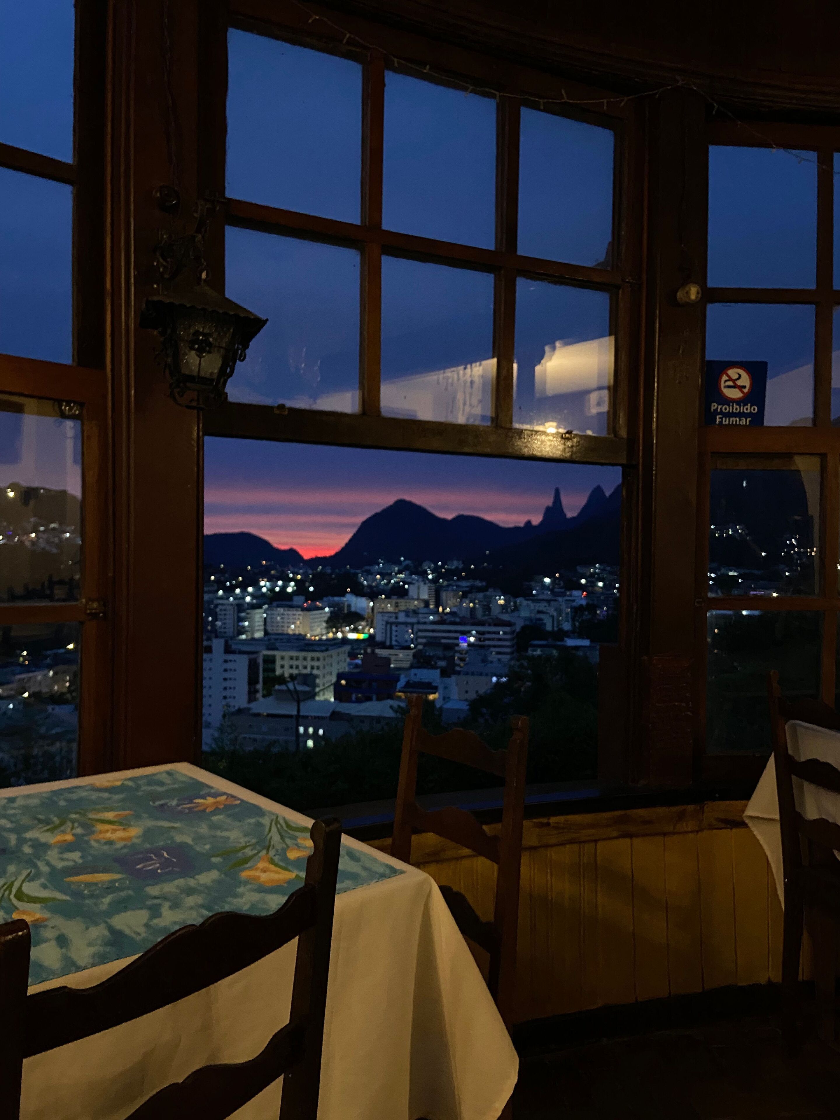 包含每日当地美食早餐