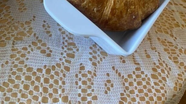 فطور من الأطباق المحلية مجانًا يوميًا
