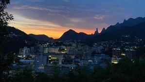 إطلالة على المدينة من المنشأة