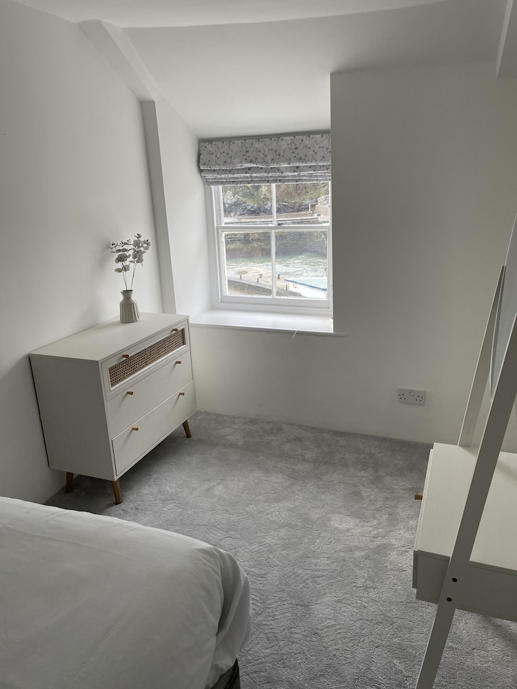 Pet Free Seaside Cottage Overlooking Harbour With Free On Site Parking For One - Cornualha