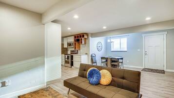Apartment (2 Bedrooms) | Front of property