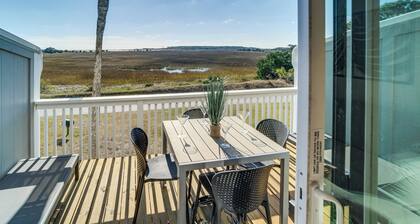 St Helena Island Vacation Rental: Walk to Beach!