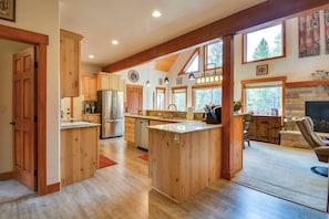House (4 Bedrooms) | Interior