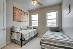 Apartment (3 Bedrooms) | Interior - Stunning Mtn Views! Home 3 Mi to Dtwn Cedar City! (Cedar City)