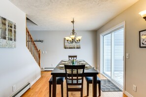 Dining - Spacious Family Home w/ Deck & Yard: 5 Mi to Stowe (Morrisville)