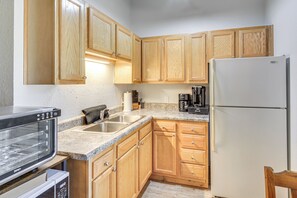 Cottage (1 Bedroom) | Interior - Townsend Cottage on UTV & Snowmobile Trail! (Townsend)