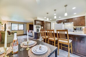 Interior - Charming Chehalis Retreat w/ Outdoor Grill + Deck! (Chehalis)