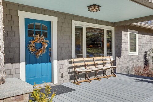 Mountain Retreat w/ Deck: Near Blue Ridge Parkway