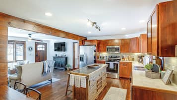 House (3 Bedrooms) | Interior
