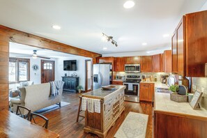 House (3 Bedrooms) | Interior - Mountain Retreat w/ Deck: Near Blue Ridge Parkway (Blowing Rock)