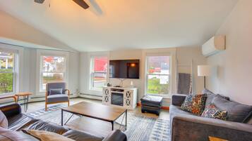 House (3 Bedrooms) | Front of property