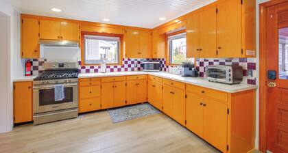 Comfortable Lincoln Home: Walk to Main Street!