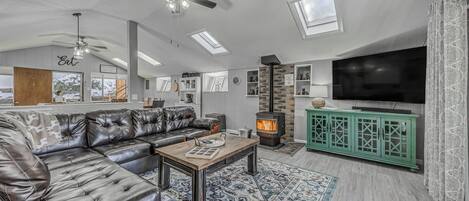 House (4 Bedrooms) | Front of property