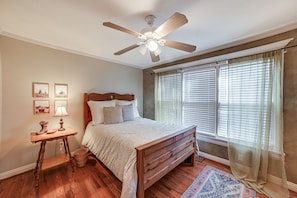 House (3 Bedrooms) | 3 bedrooms, bed sheets