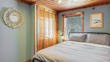 House (3 Bedrooms) | 3 bedrooms, bed sheets