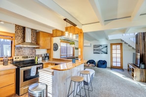 House (2 Bedrooms) | Interior - Bend Home w/ Fire Pit, 4 Mi to High Desert Museum! (Bend)