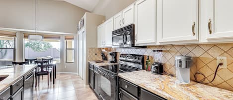 House (3 Bedrooms) | Interior