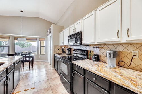 1 Mi to Golf: Mtn-view Gem w/ Patio in Gold Canyon