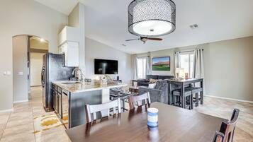 House (3 Bedrooms) | Interior