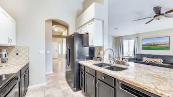 House (3 Bedrooms) | Interior