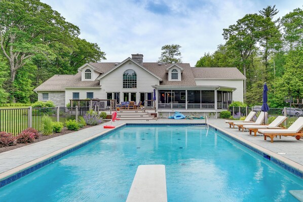 House (6 Bedrooms) | Front of property