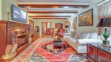 House (5 Bedrooms) | Front of property