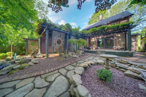 Spacious Jamestown Home Near Nat'l Comedy Center!