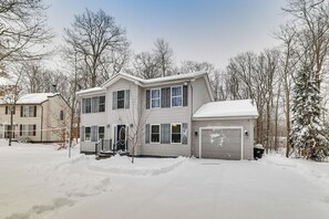 Interior - Pennsylvania Home w/ Hot Tub: 7 Mi to Kalahari! (Tobyhanna)