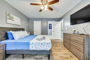 Interior - Pennsylvania Home w/ Hot Tub: 7 Mi to Kalahari! (Tobyhanna)