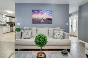 Interior - Pennsylvania Home w/ Hot Tub: 7 Mi to Kalahari! (Tobyhanna)