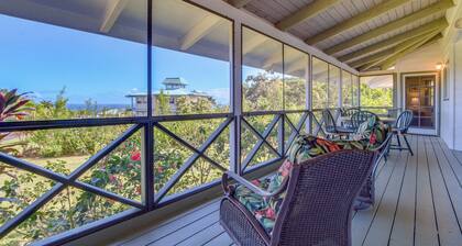 Honomu Home w/ Screened Lanai + Ocean Views!