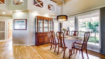 House (3 Bedrooms) | Interior