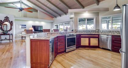 Honomu Home w/ Screened Lanai + Ocean Views!