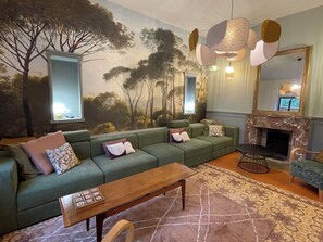 Smart TV, fireplace, video games