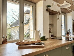 Geladeira, micro-ondas, fogão, cooktop