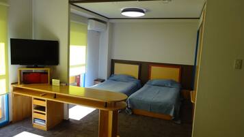 2 bedrooms, desk, iron/ironing board, free WiFi