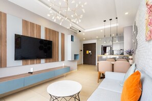 Smart TV - RiverGate - 2 Bedrooms RiverView - Near Bui Vien Street - Ho Chi Minh Downtown (Thành phố Hồ Chí Minh)