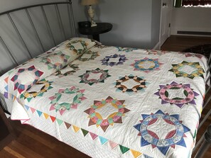 4 bedrooms, free WiFi, bed sheets - Spacious house minutes from Harvard Square. (Belmont)