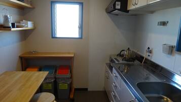 Fridge, microwave, stovetop, cookware/dishes/utensils