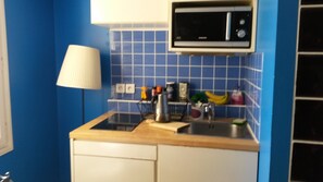 Réfrigérateur, micro-ondes, four