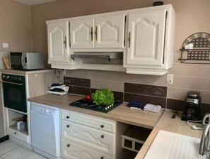 Refrigerador, microondas, horno, placa de cocina