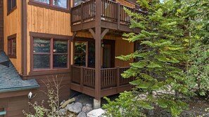 A multi-story wooden building with a balcony, large windows, and a surrounding natural landscape. - Charming Mountain Retreat in Keystone, Colorado (Keystone)