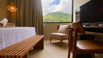 Quarto casal superluxo | Roupas de cama antialérgicas, frigobar, cofres nos quartos